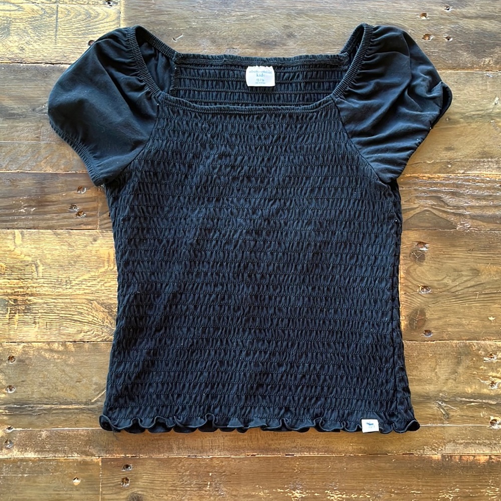 Abercrombie kids ruched black top with puff sleeves size 13/14.